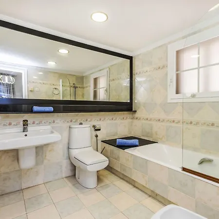فيلة Luxury B By Interhome *